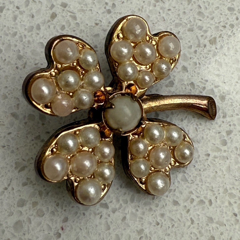 Vintage Four Leaf Clover Brooch Pin Gold Tone Faux Pearls - Picture 5 of 8
